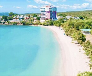 På stranden
