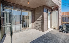 Exterior - Cozy Condo with pool 5 minutes from NRG/Rice Village (Houston)