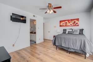 Room - Cozy Condo with pool 5 minutes from NRG/Rice Village (Houston)