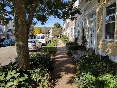 Heritage Row House beside Citadel Hill