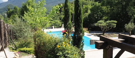 Piscina all'aperto, una piscina riscaldata