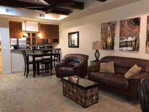 Televisión y chimenea 