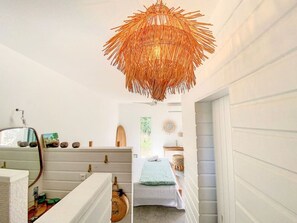 4 bedrooms, desk, iron/ironing board, travel crib