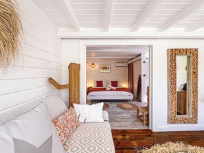 4 bedrooms, desk, iron/ironing board, travel crib