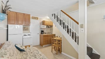 Family Townhome | Living area | 32-inch flat-screen TV with cable channels, TV