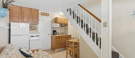 Family Townhome | Living area | 32-inch flat-screen TV with cable channels, TV