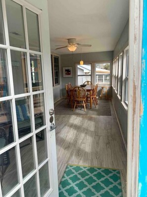 Dining - Surfs Up,  Second Row, Upper Level Unit (Folly Beach)