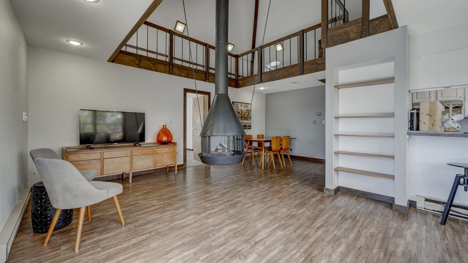 Majestic 360 Mountain Views