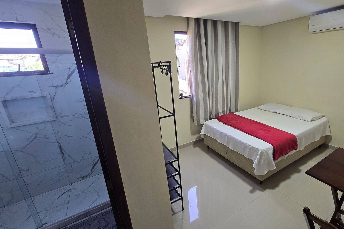 Suite | Laptop workspace, WiFi (free), bed sheets