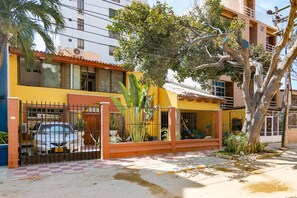 Front of property - Ayenda Casa Amarilla (Santa Marta)