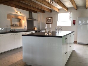 雪櫃、微波爐、焗爐、爐具