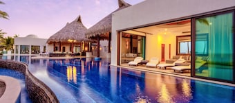 Casa Sueños: Oceanfront luxurious 5 beds 4 bathrooms villa