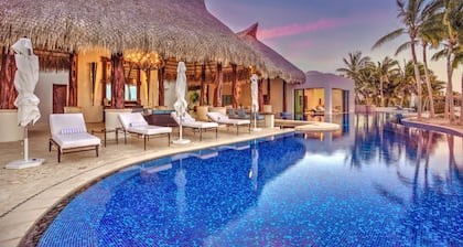 Marcela up: Oceanview 2 bedr with private balcony