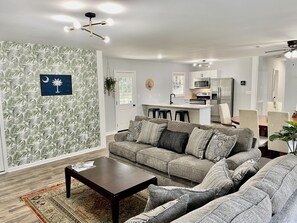 Smart TV - Lowcountry Gump House - Close to MCRD/Downtown (Beaufort)