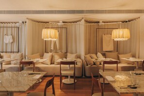 Breakfast, lunch and dinner served - Torel Saboaria (Porto)