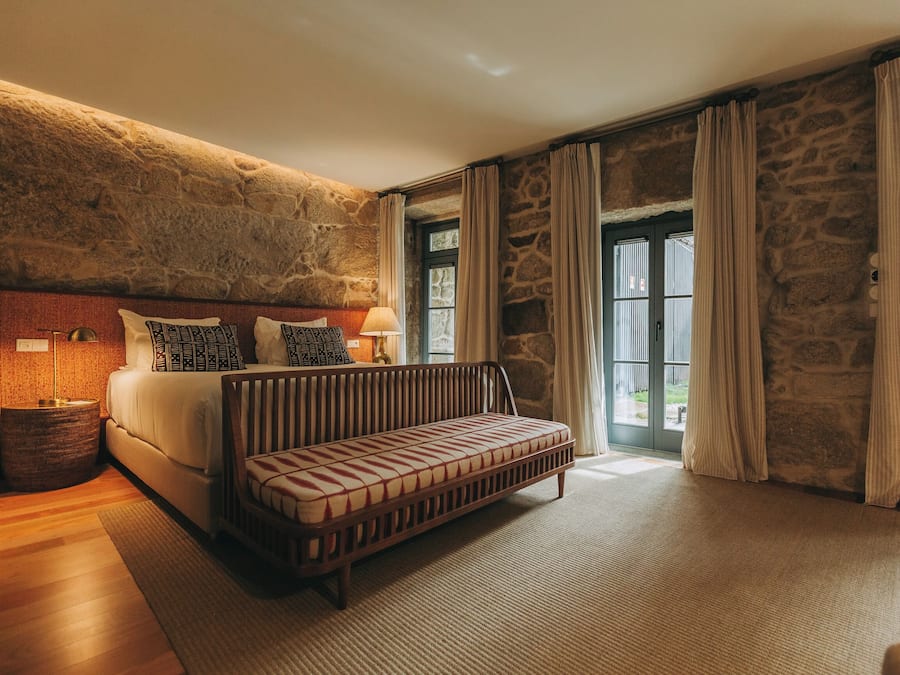 Minibar, caja de seguridad en la habitación y cortinas blackout