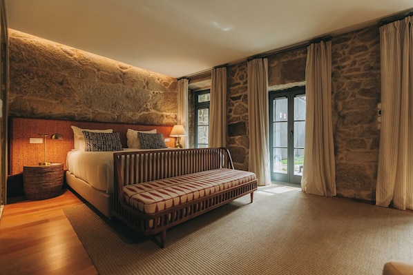 Classic | ミニバー、セーフティボックス (室内)、遮光カーテン、防音設備