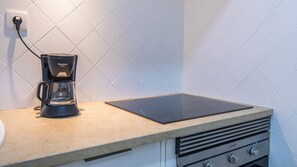 冰箱、微波炉、烤箱、炉灶