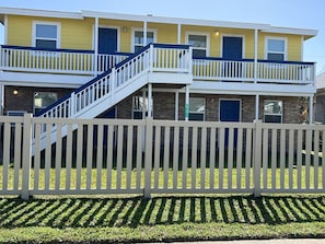 Exterior - 3 minute walk to Beach, Spacious 2 Bedroom Apt! (Galveston)