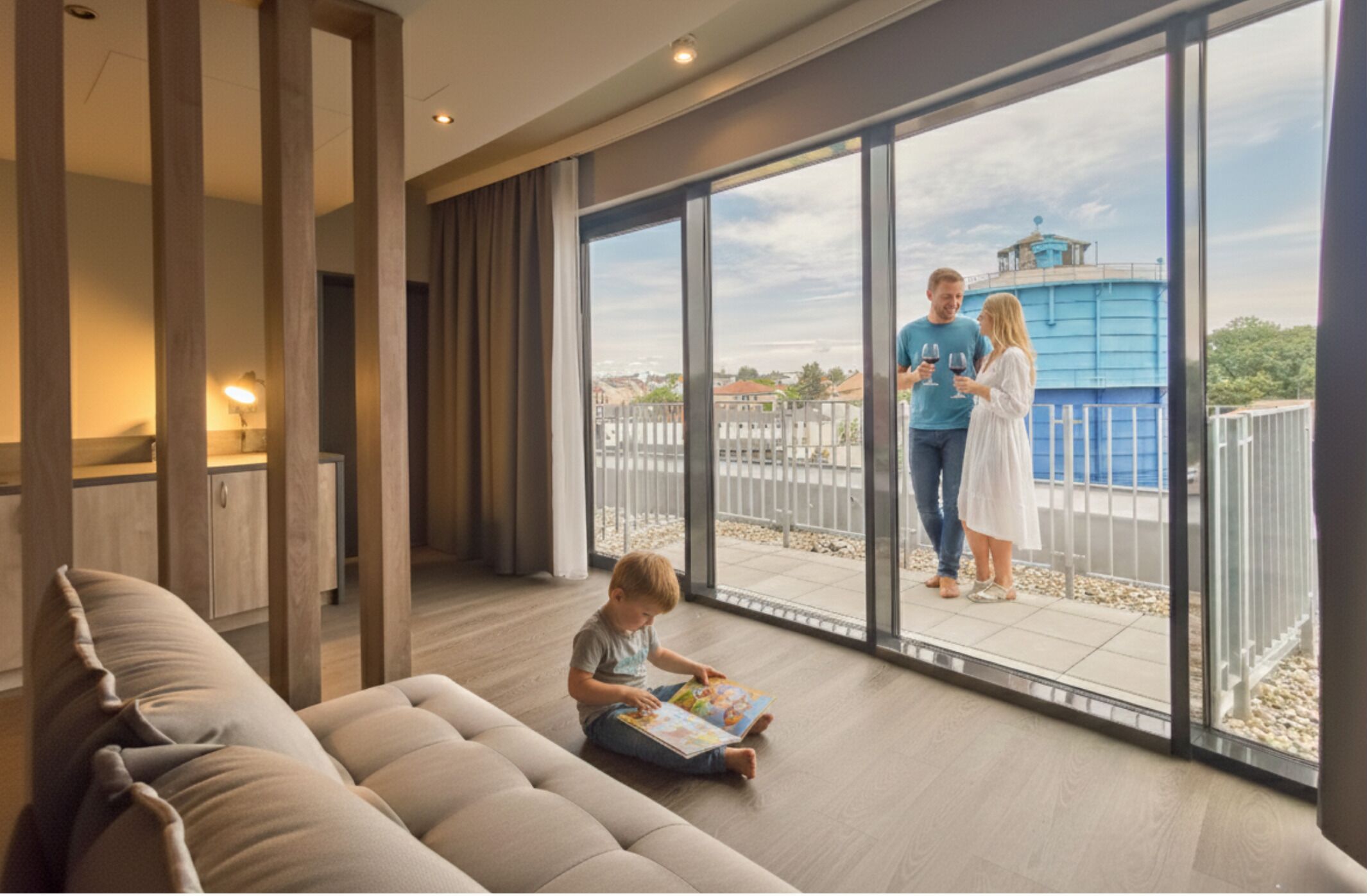 Studio | Allergikerbettwaren, Schreibtisch, laptopgeeigneter Arbeitsplatz