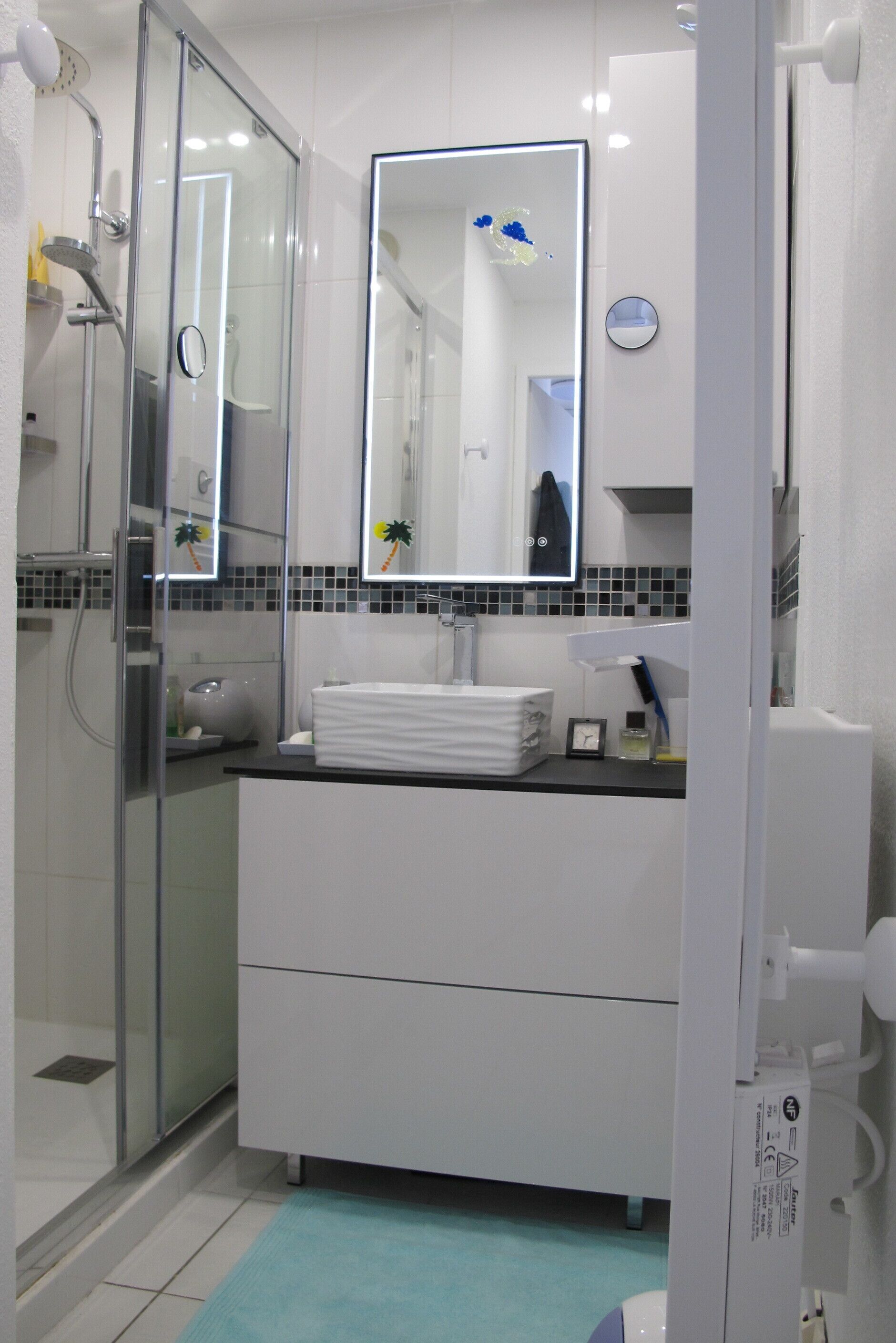 Douche, sèche-cheveux