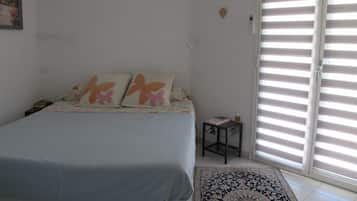 1 chambre, fer et planche Ă repasser