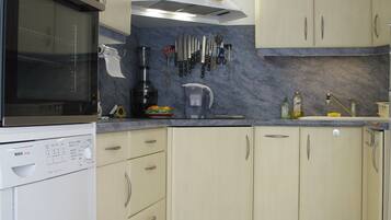 Réfrigérateur, micro-ondes, four, lave-vaisselle