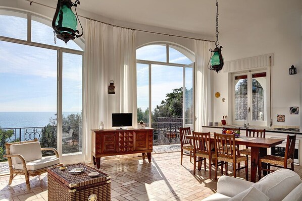 Fernseher, Stereoanlage