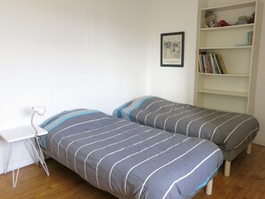 5 slaapkamers, een strijkplank/strijkijzer, wifi, beddengoed
