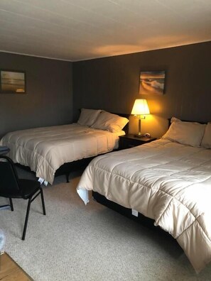 Standard Room, 2 Double Beds | Free WiFi - Oakes Oramel Inn (Belfast)