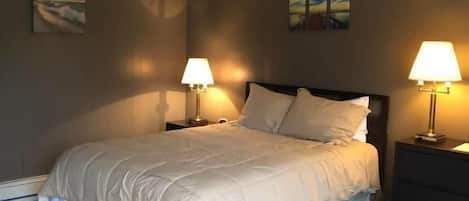 Standard Room, 1 Queen Bed | Free WiFi