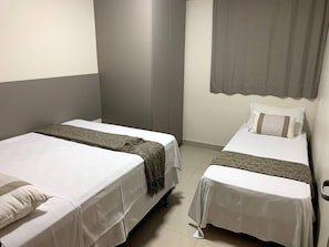 2 間臥室、筆電工作空間、遮光布/窗簾、熨斗/熨衣板