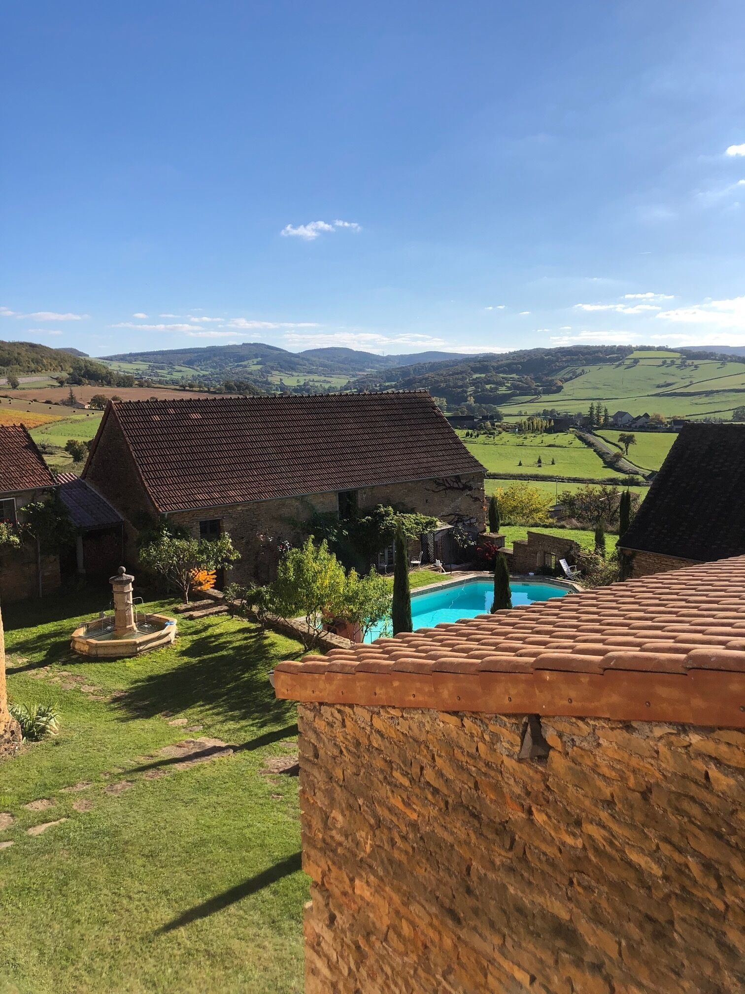 Country house for 10/12 beds with swimming pool near Cluny