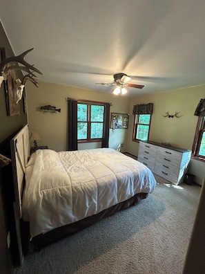 5 bedrooms, desk, iron/ironing board, free WiFi