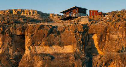 Off-Grid, Modern Cliff House