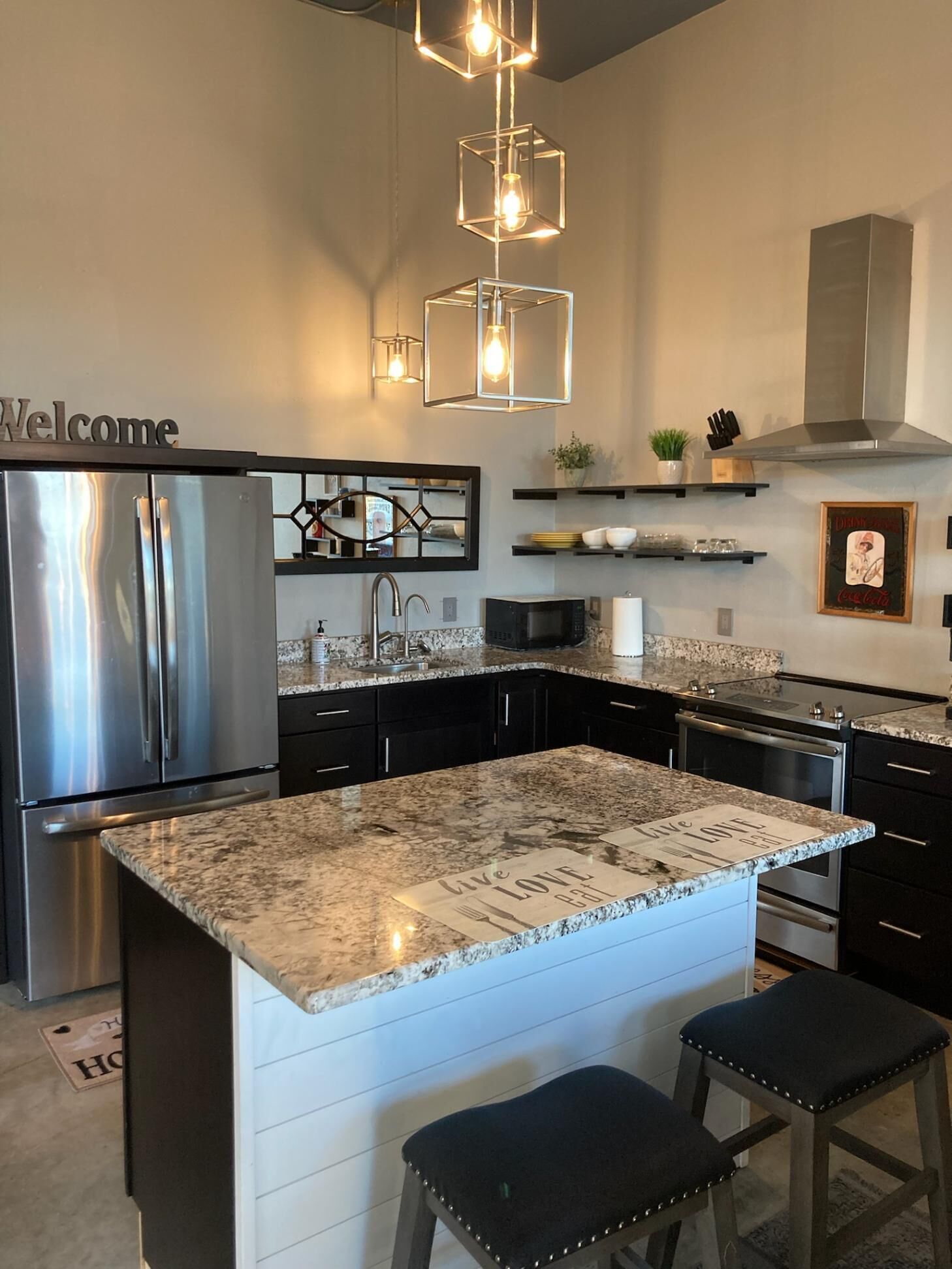 Super Studio in Allyn