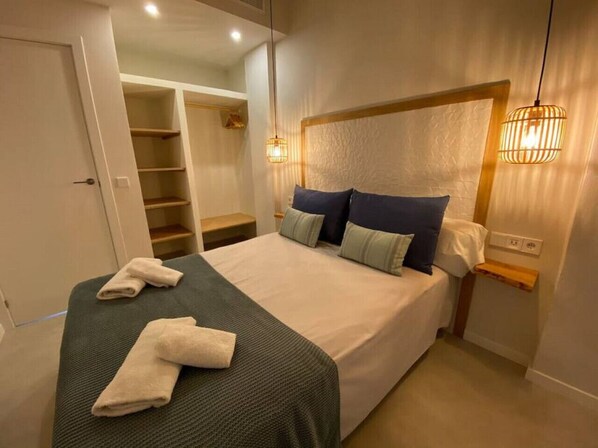 2 habitaciones, tabla de planchar con plancha, wifi y ropa de cama 