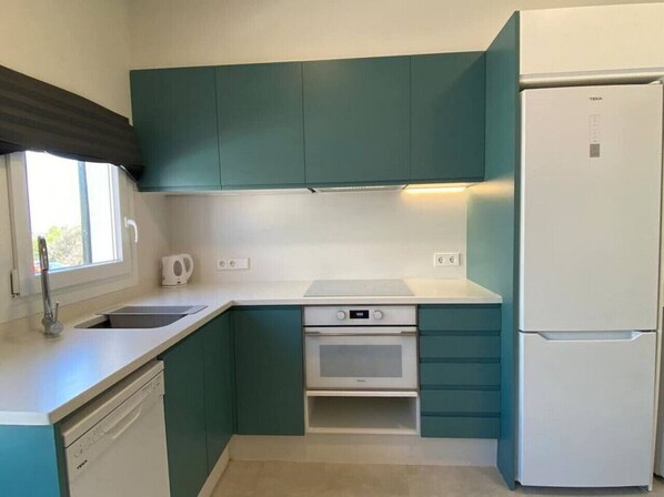 Fridge, microwave, oven, dishwasher