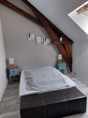 3 chambres, fer et planche à repasser, Wi-Fi, draps fournis