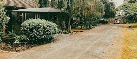 المنطقة المحيطة بالمنشأة