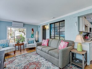 TV - Steps to South Beach, Heated Pool Access (Tybee Island)