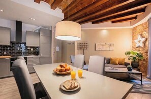 Dining - BCN CENTER, perfect for large groups! (Barcelona)