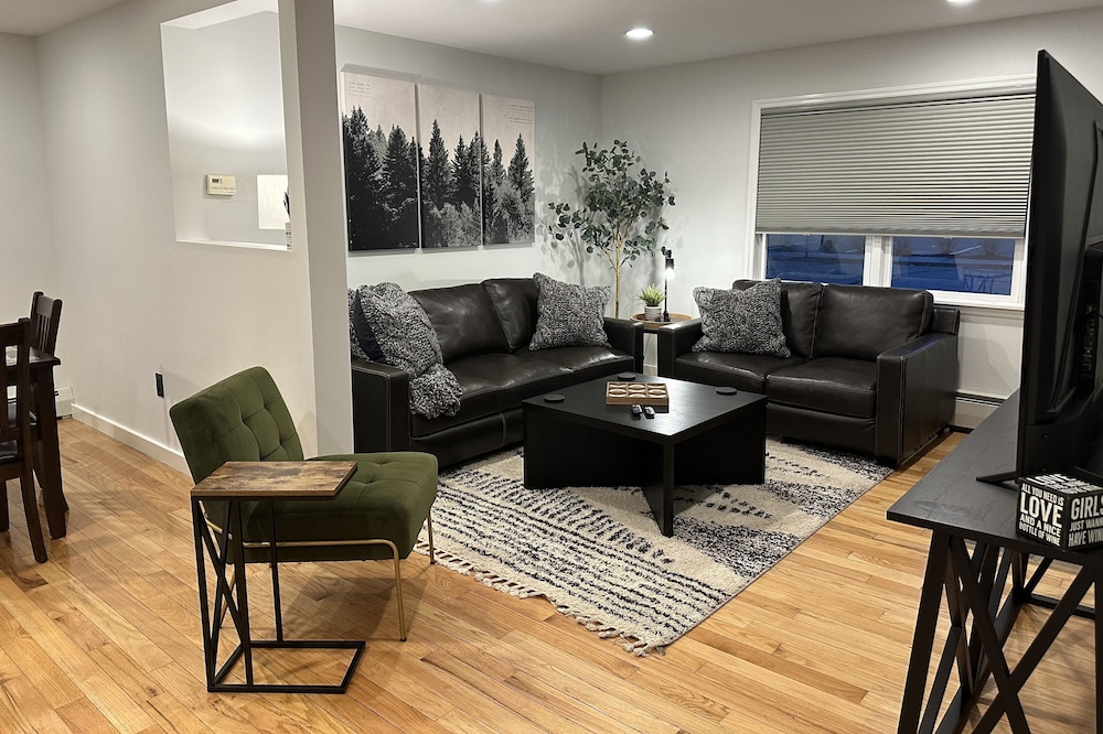Beautiful and clean 2 BR (sleeps 6) apt 1/2 mile to Cooperstown All Star Village