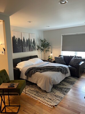 2 عدّة غرف نوم ومكواة/لوح كي وواي فاي مجانًا وملاءات أسرّة