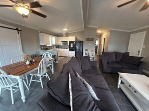 Smart TV, libri, impianto stereo