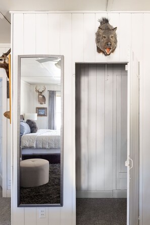 6 chambres, bureau, fer et planche à repasser, accès au Wi-Fi (inclus)