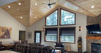 New & Cozy Cabin on Lake Content w/ 170' of Sand/Swimming Frontage!