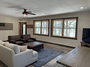 Smart TV, fireplace