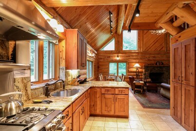 Rosebud Cabin in NW Montana's Outdoor Wonderland