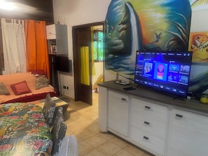 2 Schlafzimmer, Reisekinderbett, kostenloses WLAN, Bettwäsche